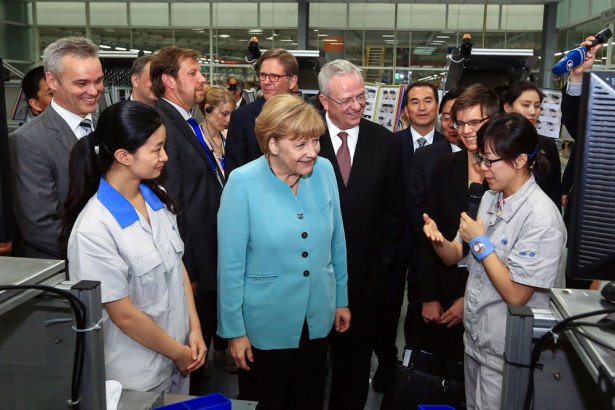 Ангела Меркель Volkswagen China 2014 Фото 01